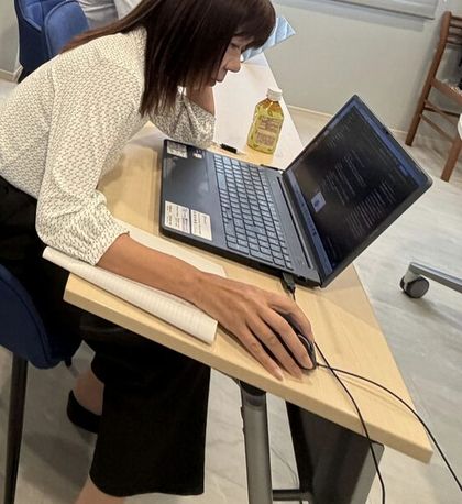 作業する参加者の手元